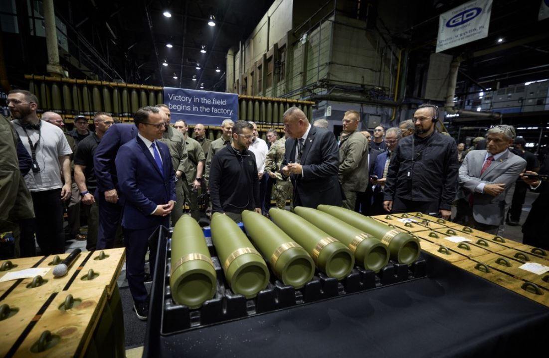 Президент Владимир Зеленский посетил Скрентонский армейский боеприпасный завод / Фото: Офис президента