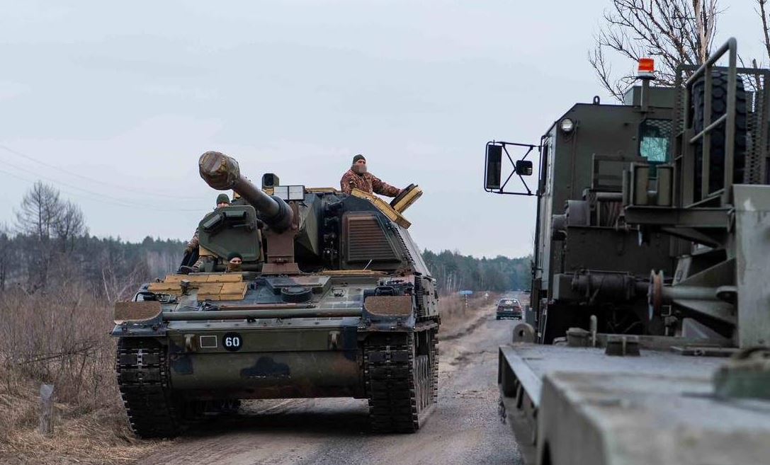 Артилерійська установка PzH 2000 українських військових / Фото з facebook Петра Порошенко