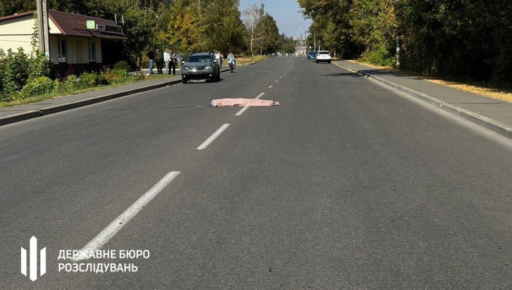 Тело погибшего в результате ДТП военного в Нежине / Фото: ГБР