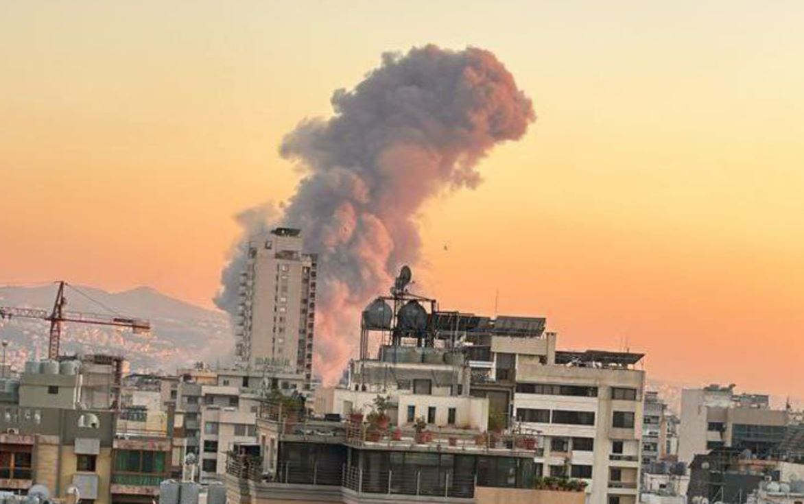 Дым над Бейрутом после израильского удара / Фото из соцсетей