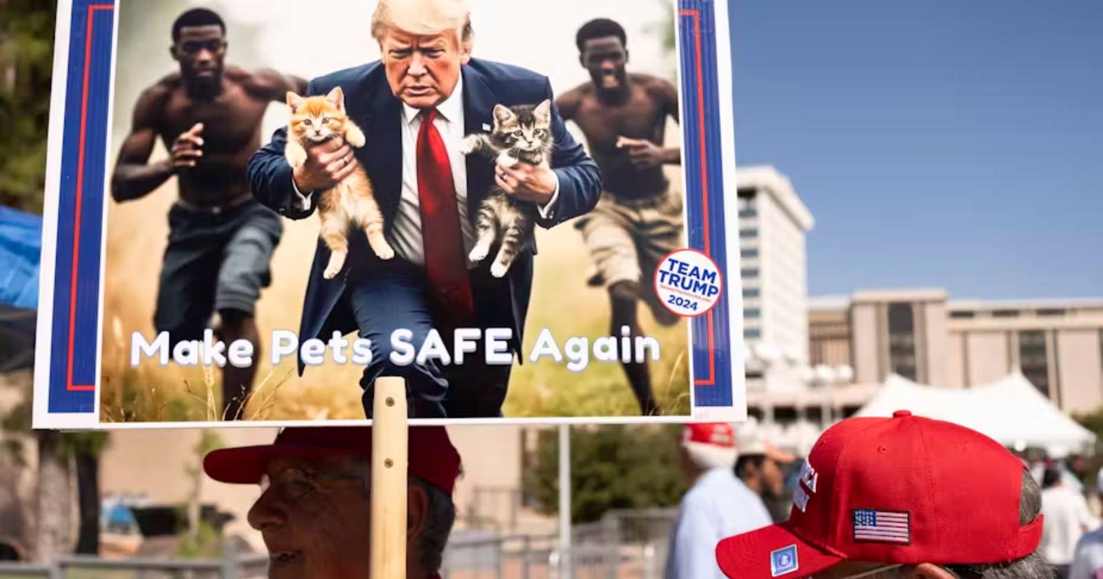 Чоловік у Тусоні, штат Аризона, несе згенероване ШІ зображення, з відсиланням на брехню Трампа про гаїтянських мігрантів, які їдять собак і котів у Спрінгфілді, штат Огайо / Фото AFP