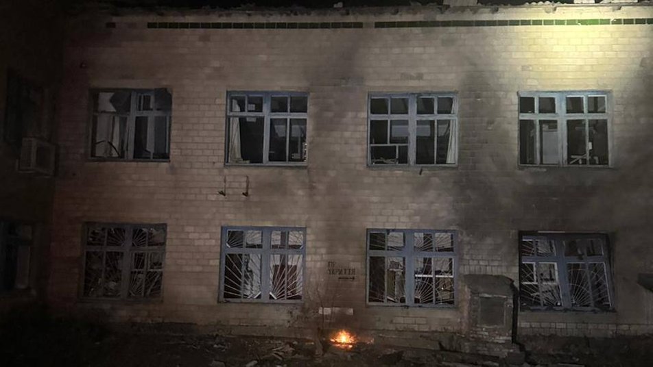 Поврежденное обломками БпЛА здание / Фото: Полтавская ОВА