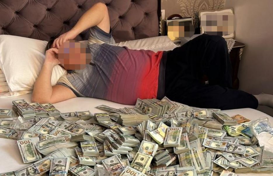 В Хмельницкой области ГБР разоблачило руководительницу МСЭК и ее сына на обогащении на миллионы долларов / Фото: ГБР