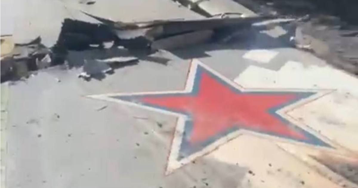 Фрагмент сбитого самолета / Скриншот видео
