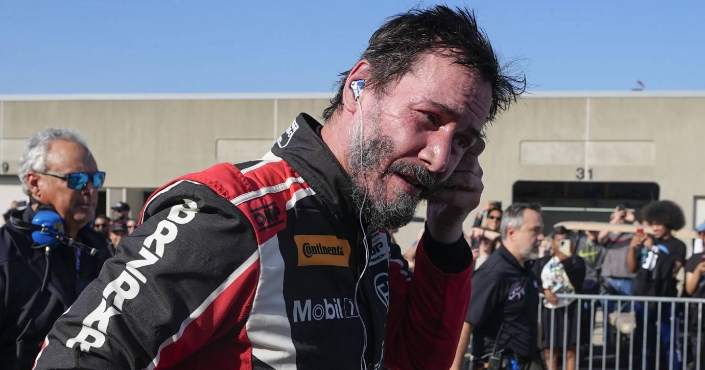 Киану Ривз во время автогонки серии GR CupSeries на Indianapolis MotorSpeedway, 5 октября 2024 года, в Индианаполисе / Фото AP Photo