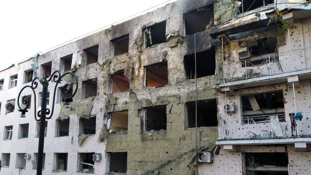 Поврежденное в результате обстрела медучреждение в Купянском районе, 3 октября 2022 года / Фото: Харьковская ОВА