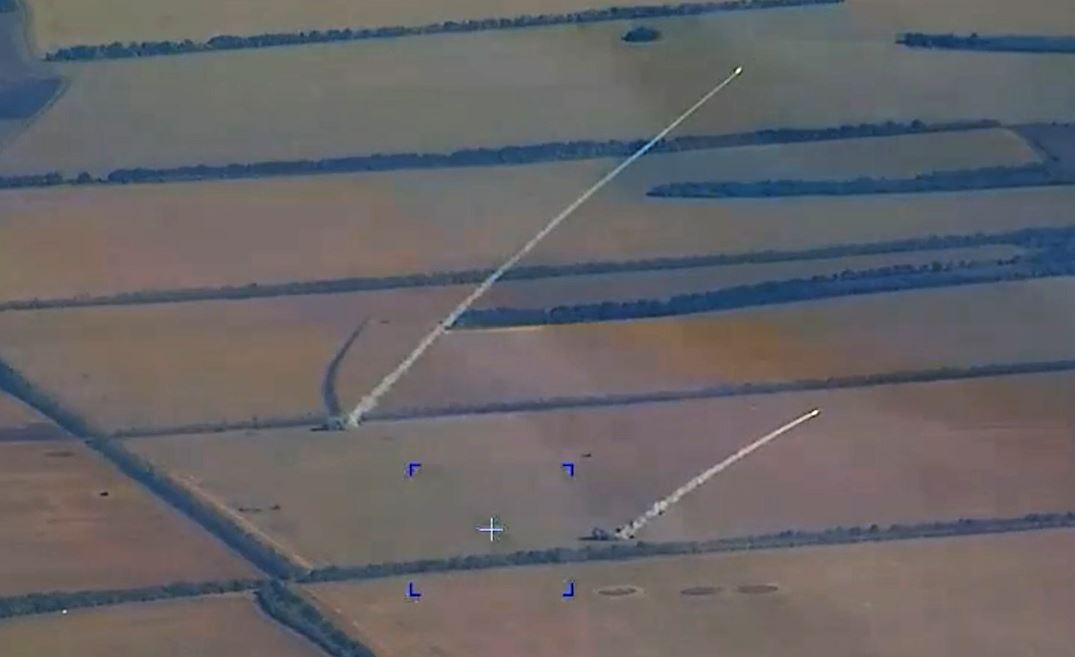 Скриншот из вражеского видео - боевая работа ЗРК Patriot по баллистическим ракетам 9 октября 2024 года