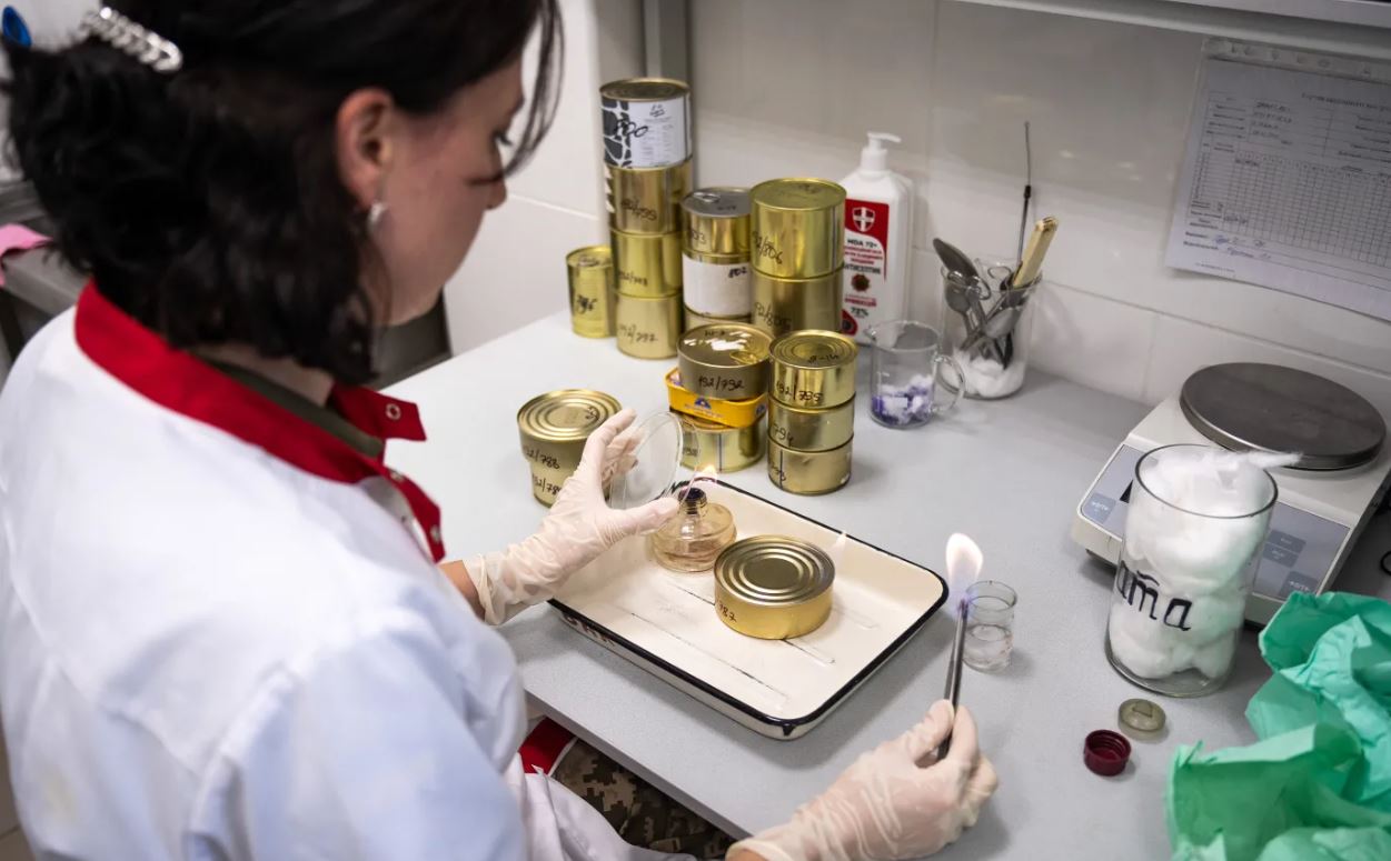 Лаборатория безопасности пищевых продуктов воинской части А3466 / Фото: АрмияИнформ