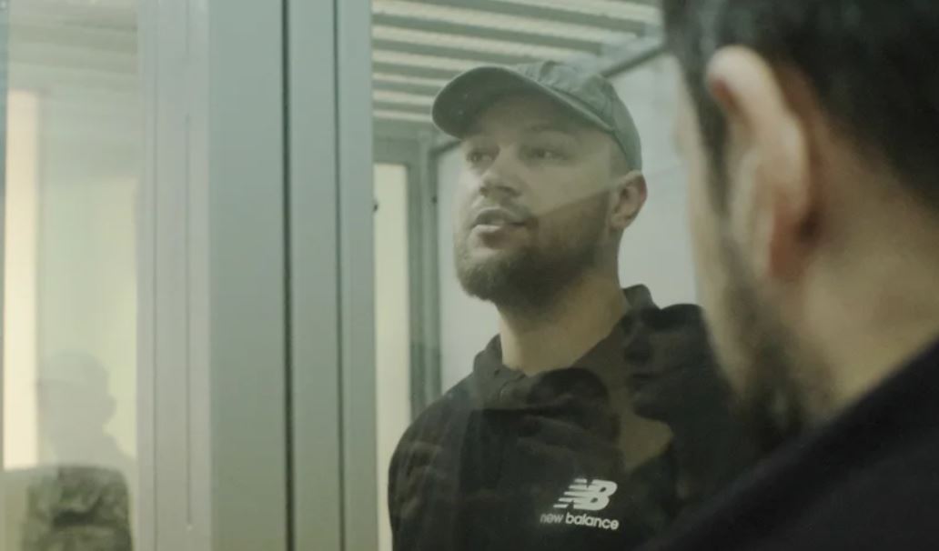 Сергій Гнезділов у залі Печерського райсуду Києва / Фото: hromadske