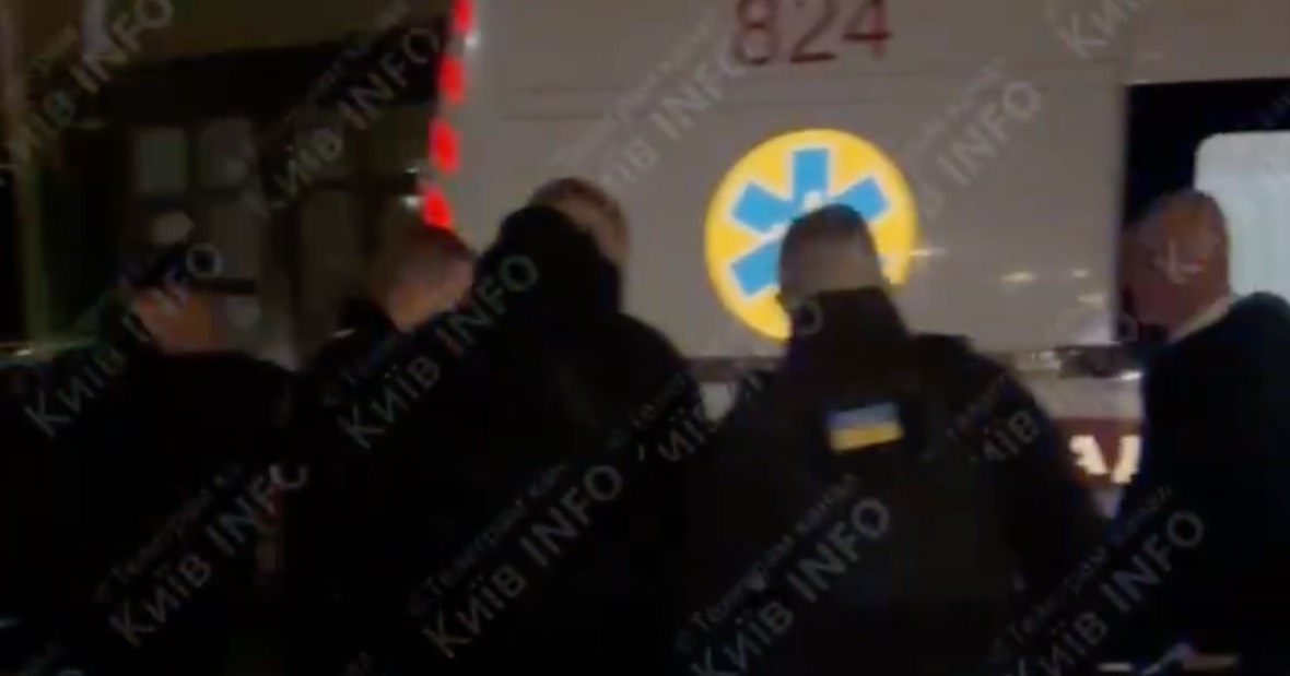 Стрельба в Софиевской Борщаговке возле кафе Гарден, есть раненый полицейский / Скриншот видео