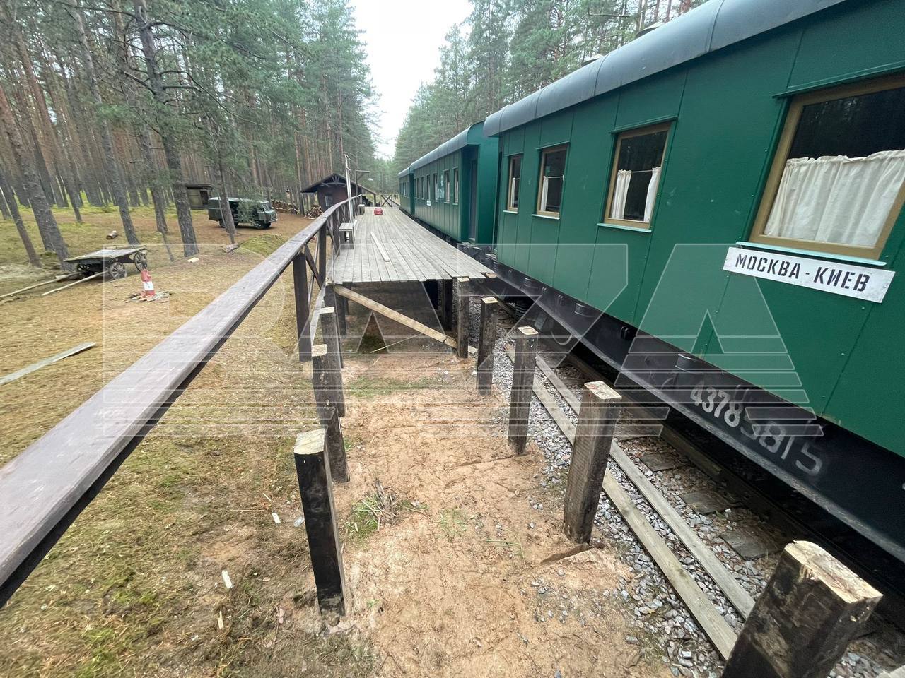 Та сама платформа, що обвалилася поруч із вагоном «Москва - Київ» під час зйомок фільму «Василій Тьоркін» у Ленінградській області / Фото «База»