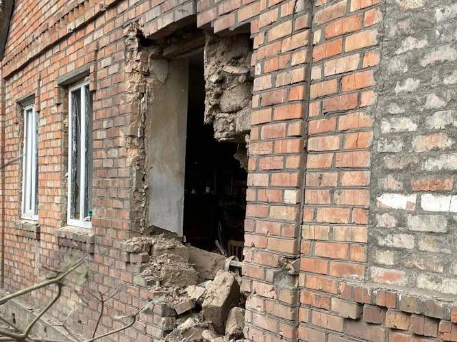 Последствия обстрела / Днепровский облсовет