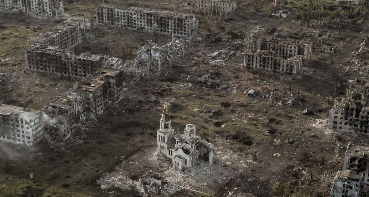 Зруйнований російськими окупантами Часів Яр / Підрозділ "Чорний Лебідь" 225 окремого штурмового батальйону