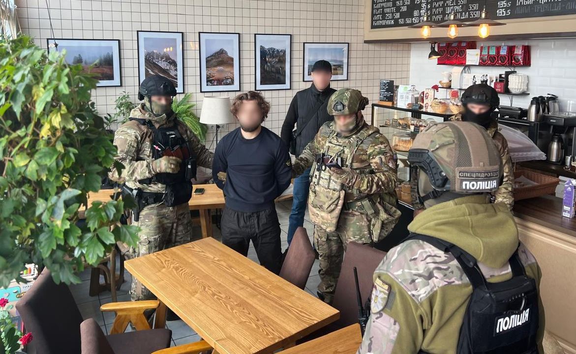 Столичні поліцейські затримали учасника кримінальної банди / Фото: Київська міська прокуратура