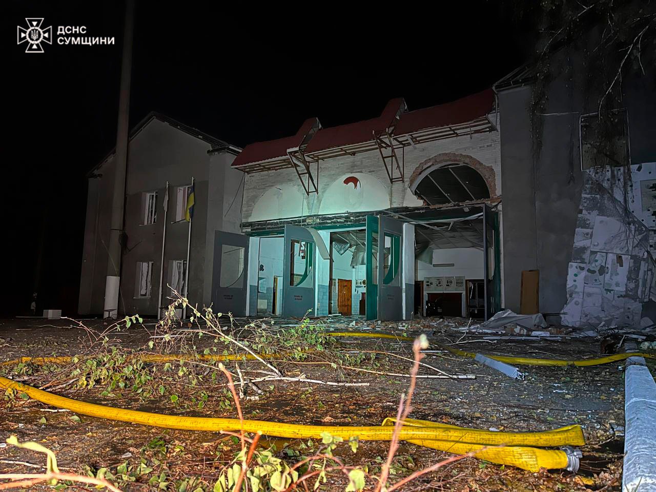 Сумщина: ворог атакував підрозділ ДСНС – 5 рятувальників поранено / Фото ДСНС