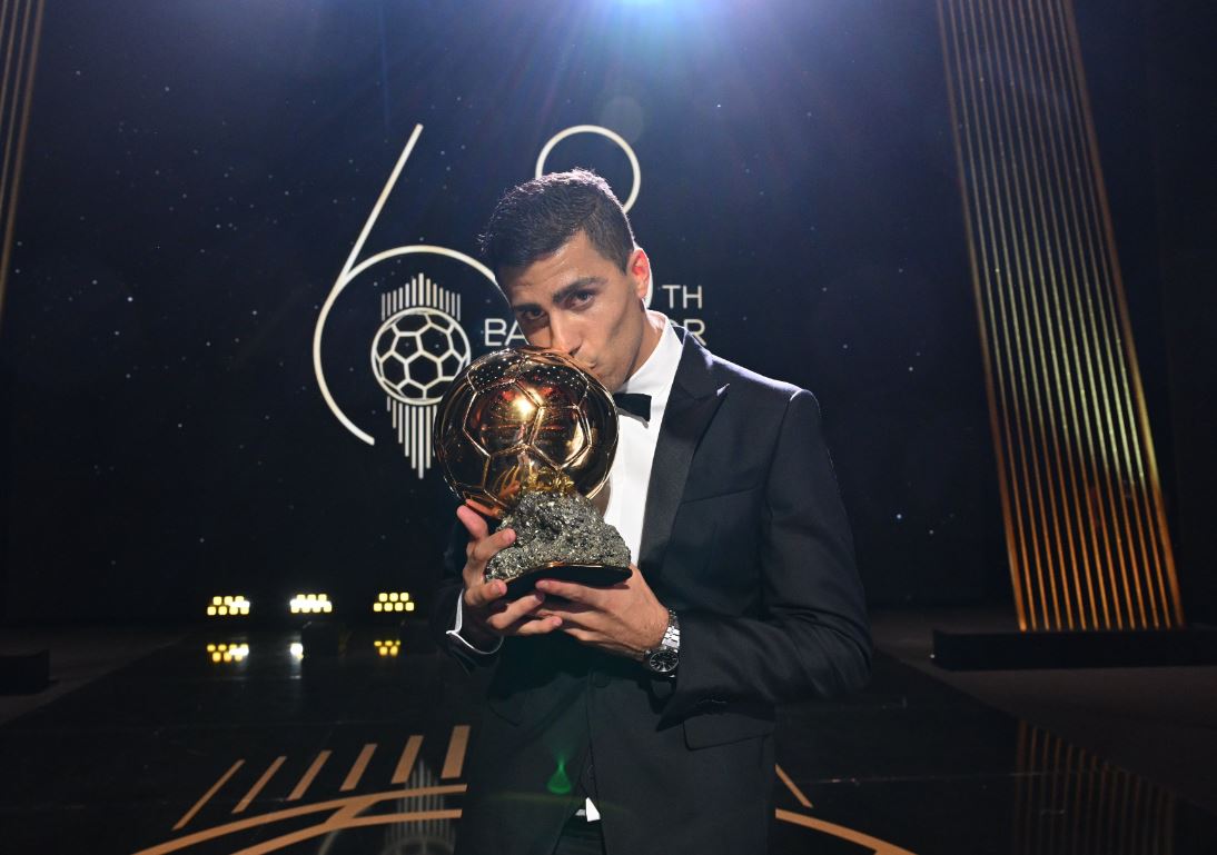 Родри с "Золотым мячом" / Фото: X/ballondor