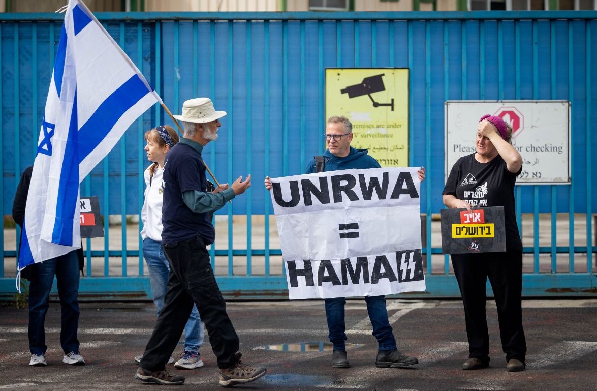 Активисты протестуют против Агентства ООН для помощи палестинским беженцам / Фото: Yonatan Sindel/Flash90