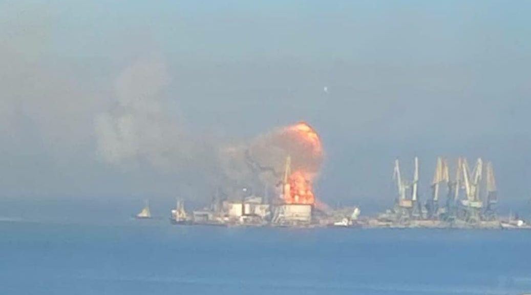 Удар по порту Бердянска 24 марта 2022 года / Фото из соцсетей