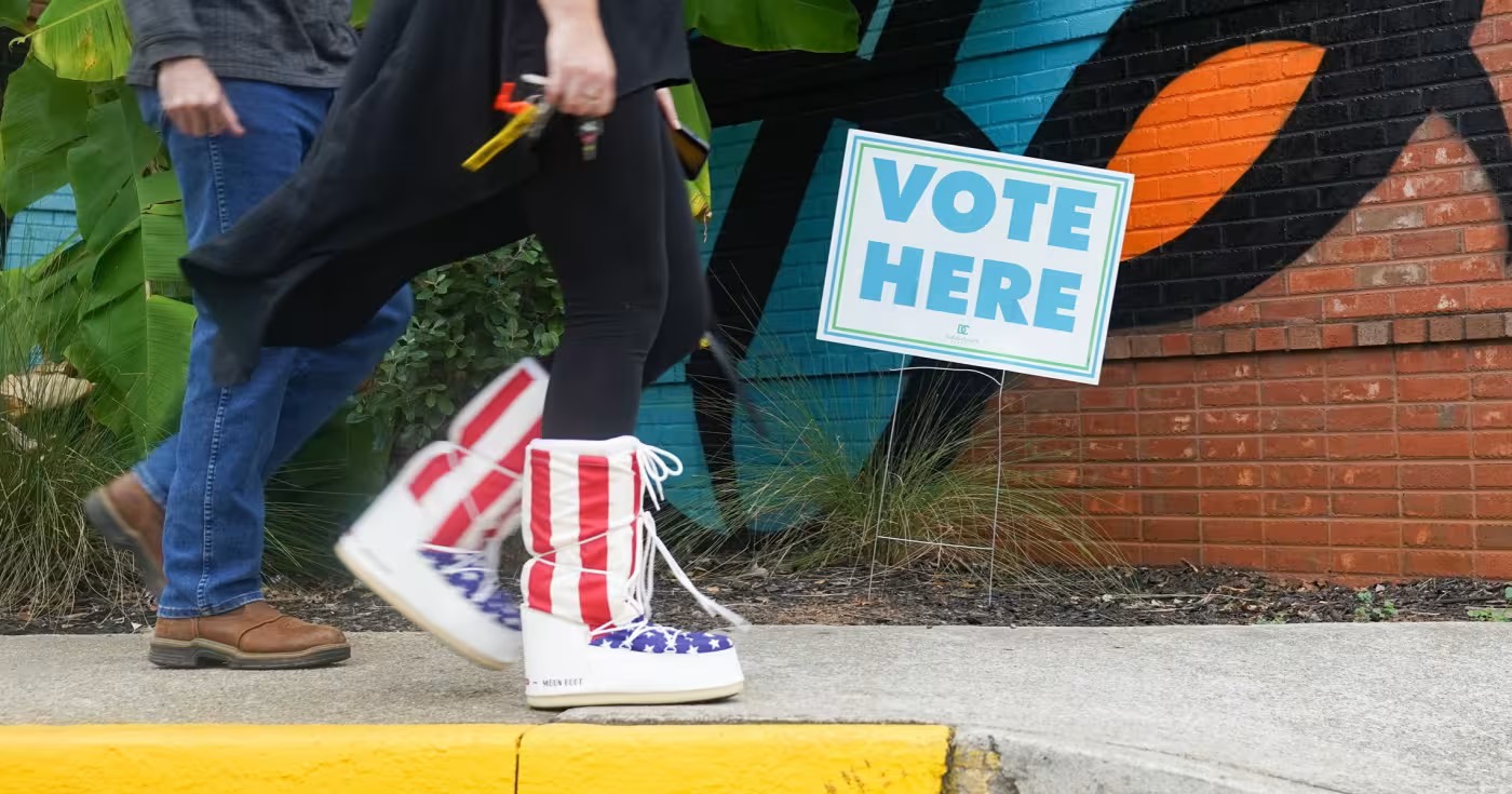 Американские чиновники готовы к потоку дезинформации, направленной на выборы / Фото FT