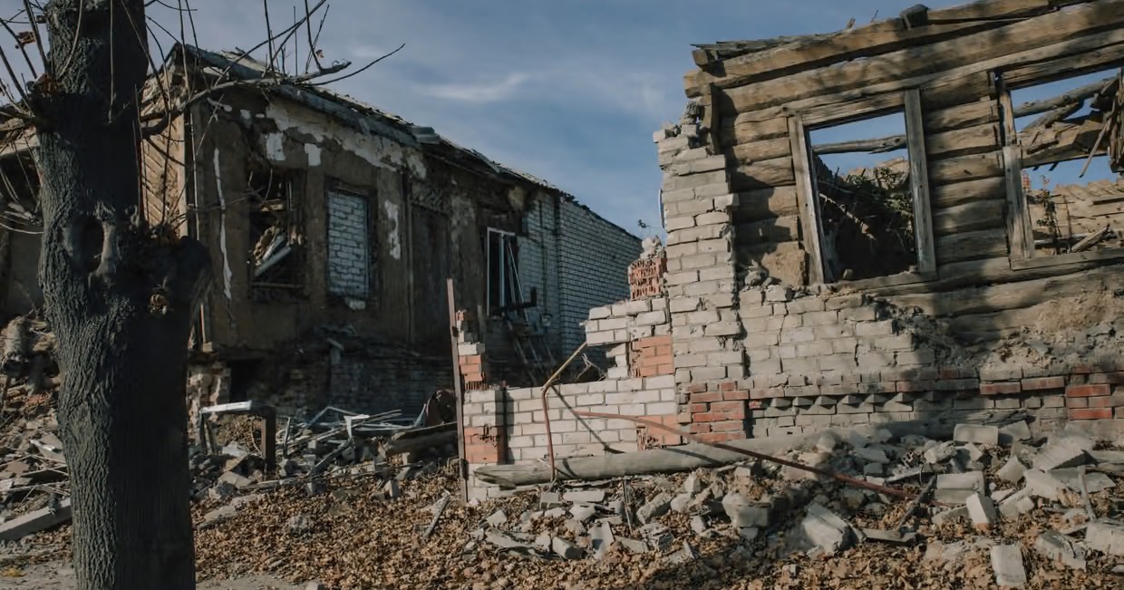 Российские боевые части находятся менее чем в двух милях от Купянска, Украина / Фото The Guardian