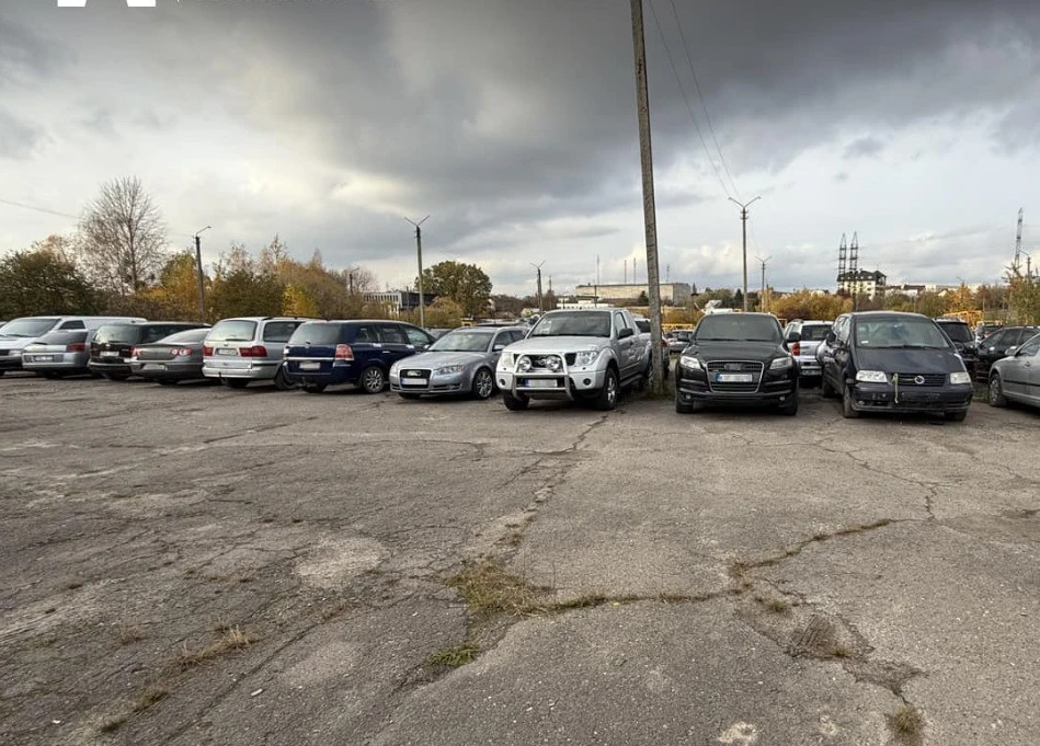 Завезенные в качестве гуманитарной помощи авто / ТУ БЭБ во Львовской области