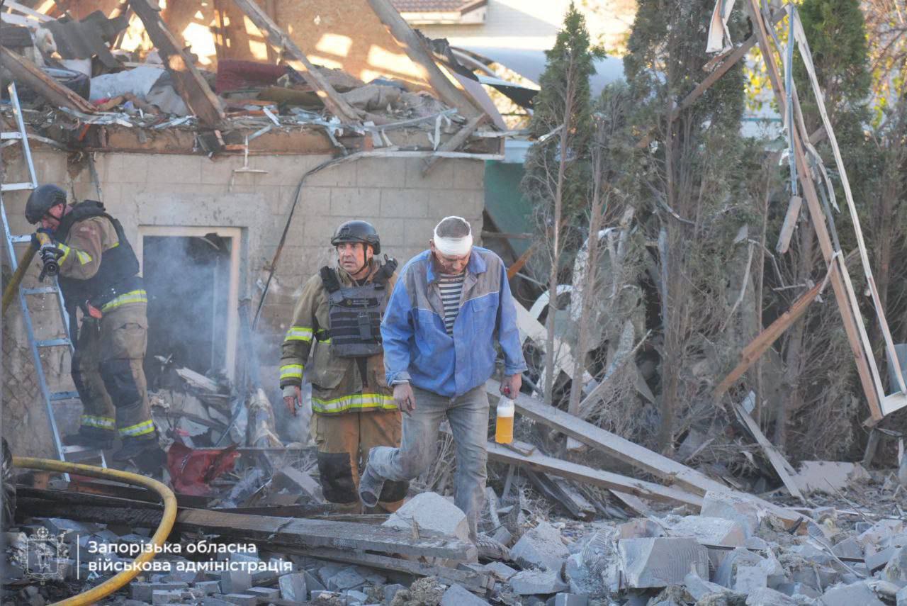Рятування людей з-під завалів / Фото: ДСНС