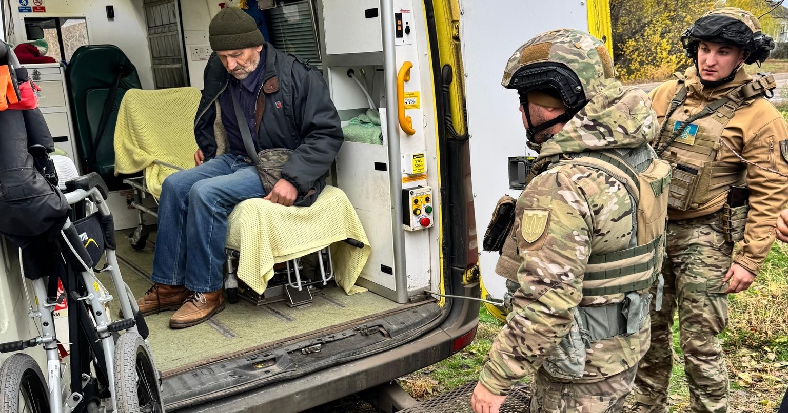 Поліція продовжує здійснювати обов’язкову евакуацію людей з населених пунктів Куп’янського району / Фото поліція Харківської області