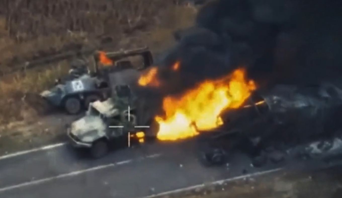 Знищена колона російської бронетехніки в Курській області / Фото: Flying Skull