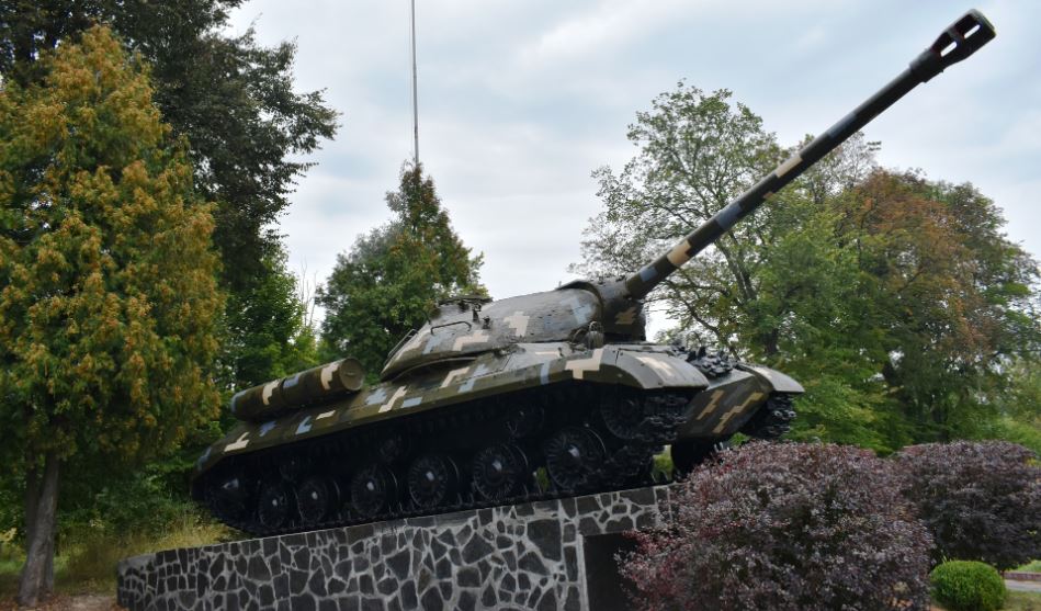 Радянський танк-пам'ятники на Житомирщині / Фото: Новоград-Волинська міська рада