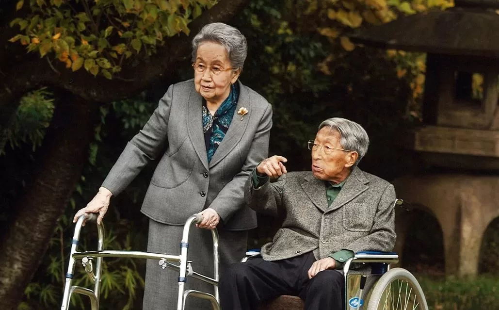 Принцесса Юрико и ее муж принц Микаса в своей резиденции в Токио / Imperial Household Agency of Japan