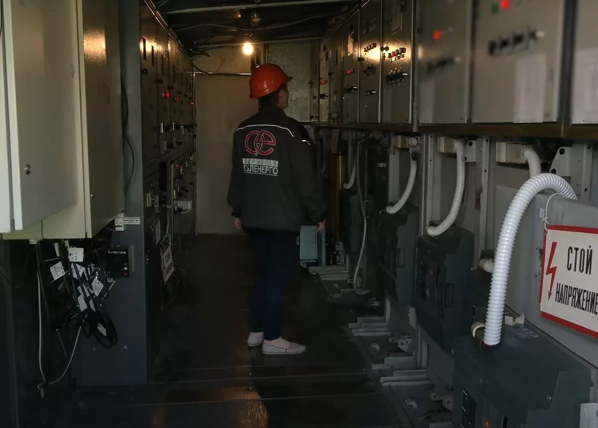 Жінка-електромонтерка з Чернігівщині / Кадр з відео