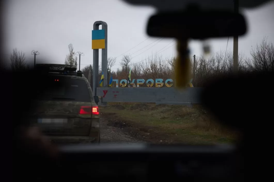 Стела на в'їзді у Покровськ / Фото: Офіс президента