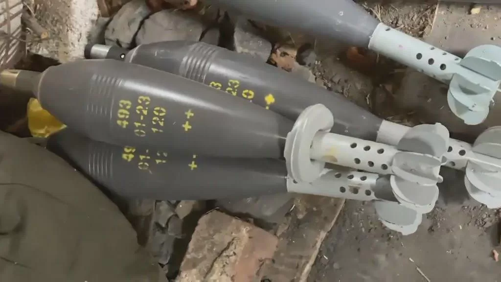 Українські 120-мм осколково-фугасні міни / Ukraine Weapons Tracker