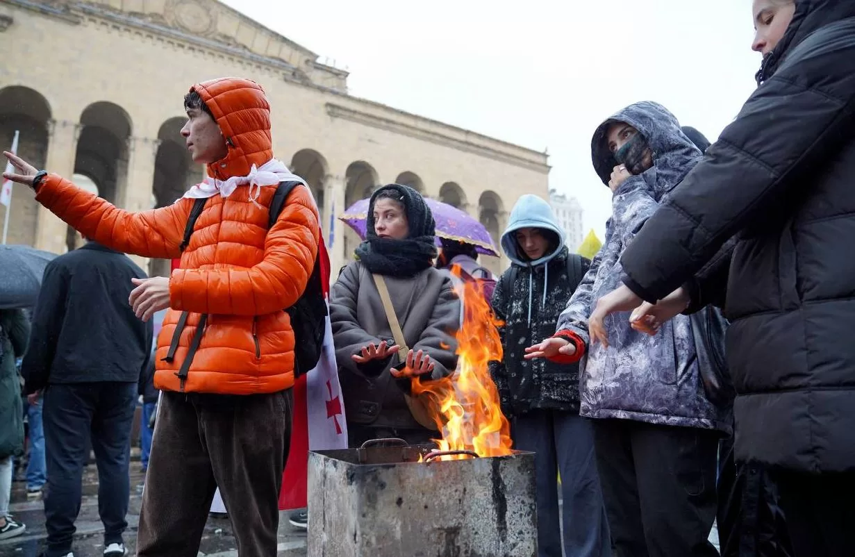 Protesters near the Georgian parliament building / Photo: Echo of the Caucasus