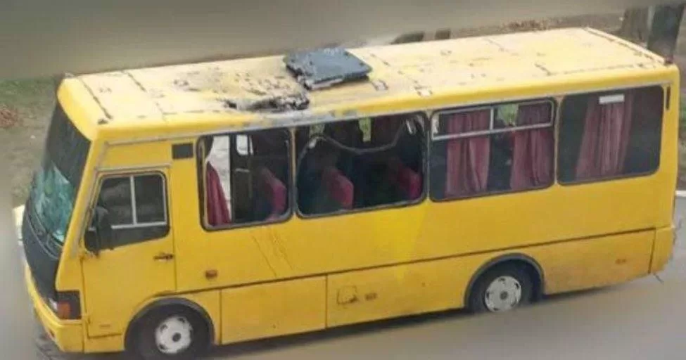 Херсонская маршрутка, на которую оккупанты сделали сброс с дрона 1 декабря 2024 / Фото Hochu dodomu v UA @hochu_dodomu