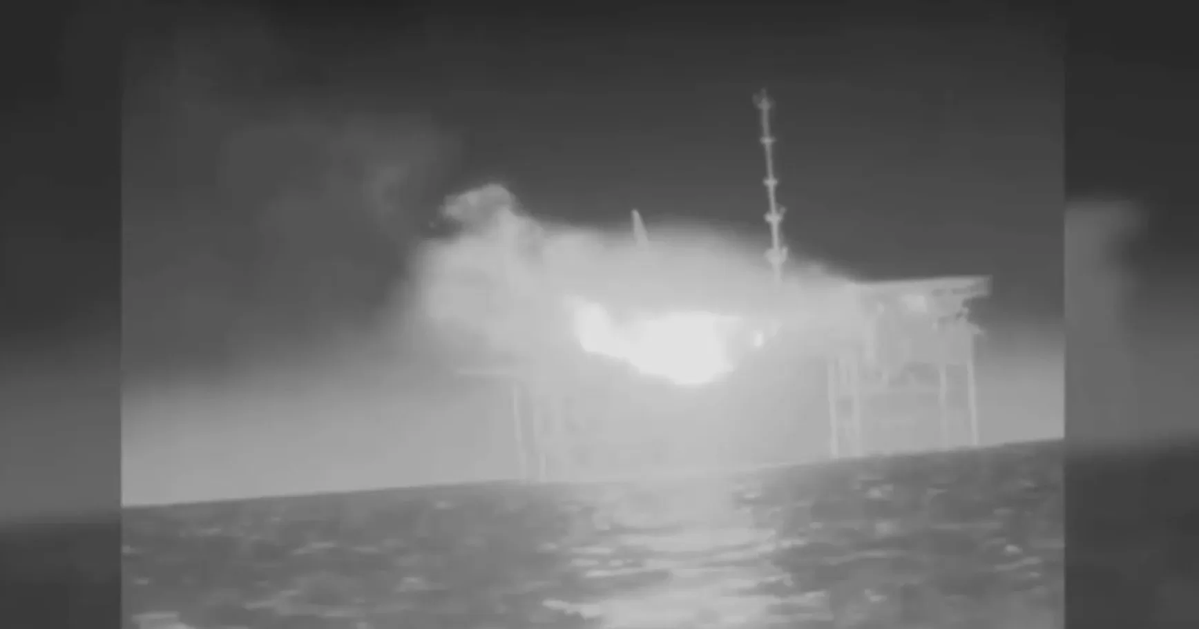 Уничтожение системы наблюдения противника, размещенной на буровой платформе / Скриншот видео