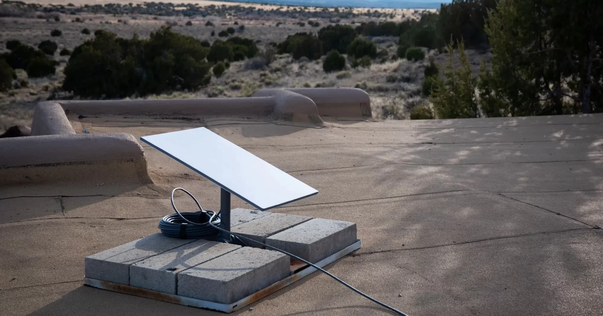 2 500 терміналів Starlink, які вже працюють в Україні, отримають доступ до Starshield - засекреченого та зашифрованого сигналу через Starlink, який складніше зламати або заглушити / Фото Bloomberg