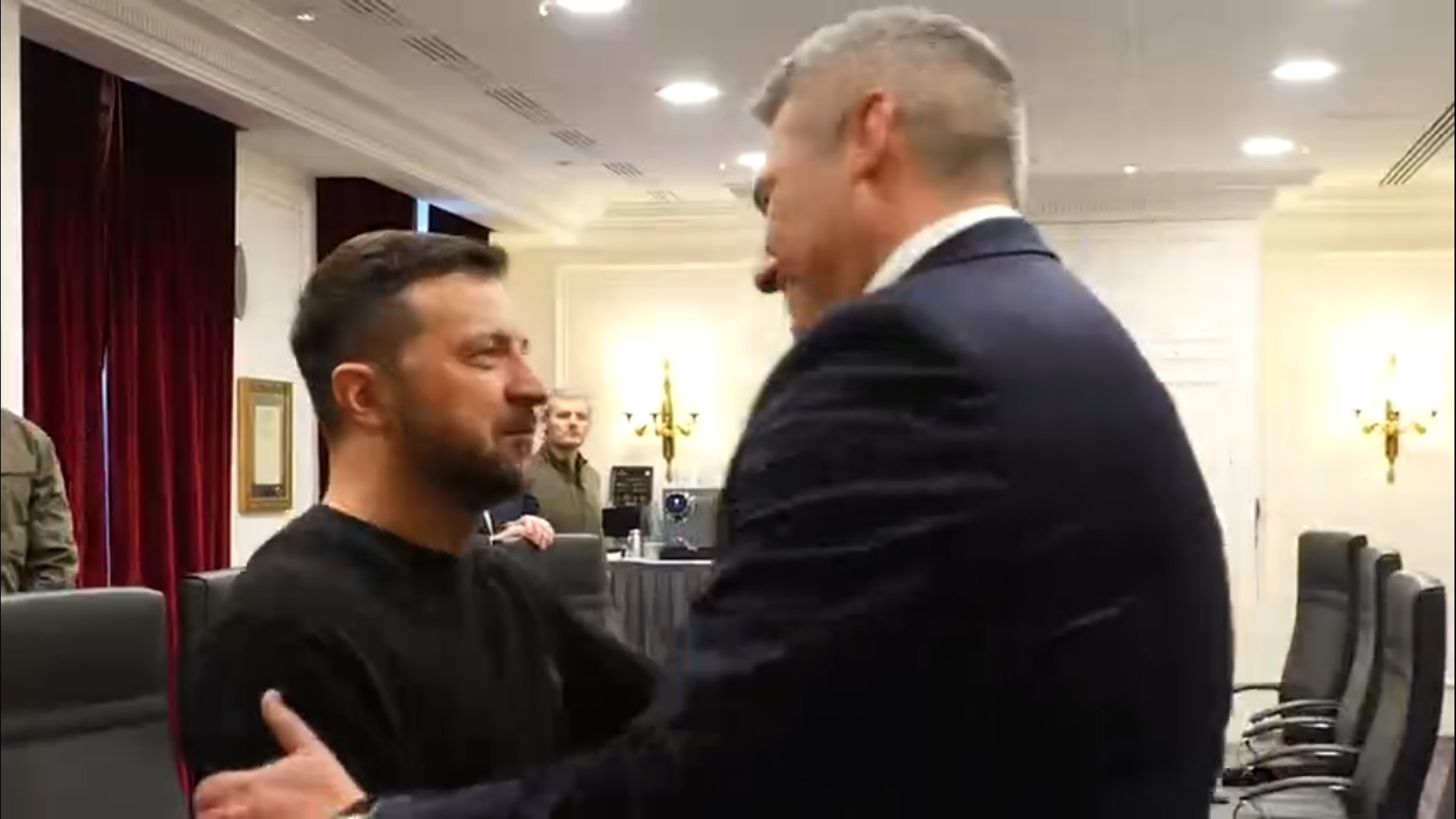 Володимир Зеленський і Карл Негаммер, Париж, 7 грудня 2024 / Скріншот відео