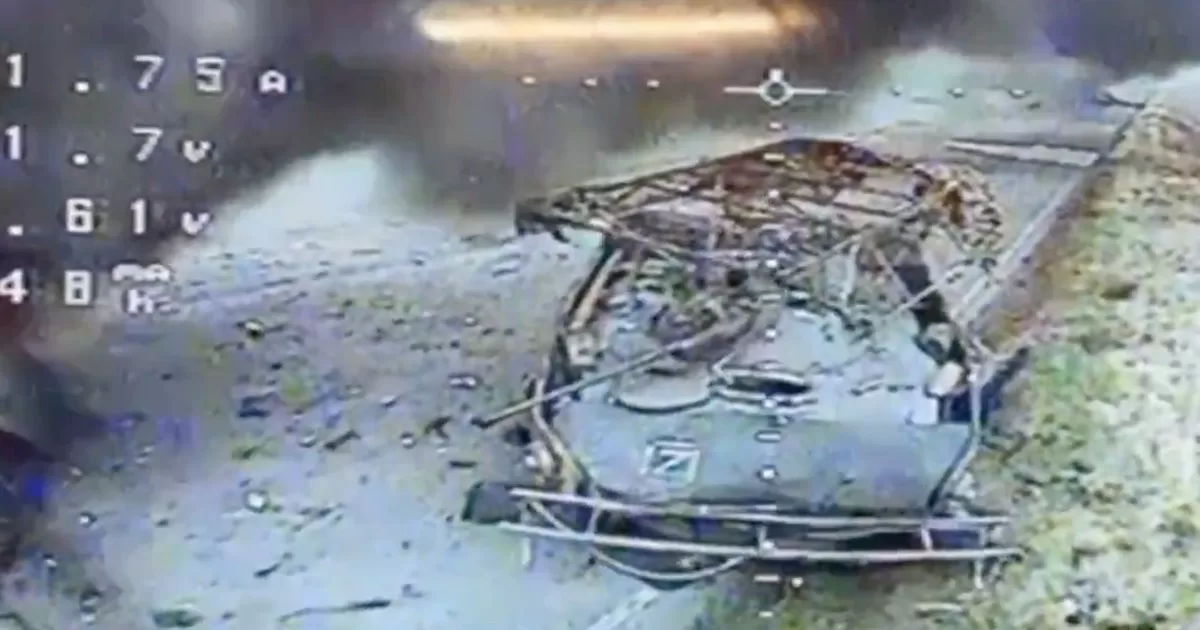 Подбитый российский БТР на Курском направлении / Скриншот видео