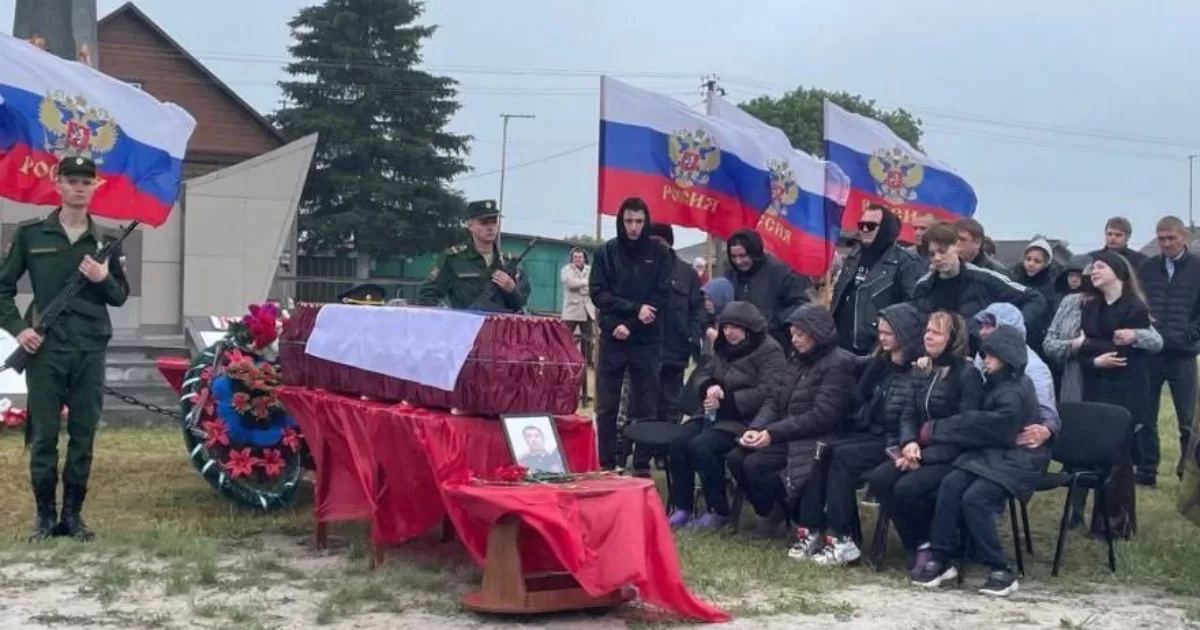 Похороны “героя СВО” в одном из российских райцентров / Фото из соцсетей