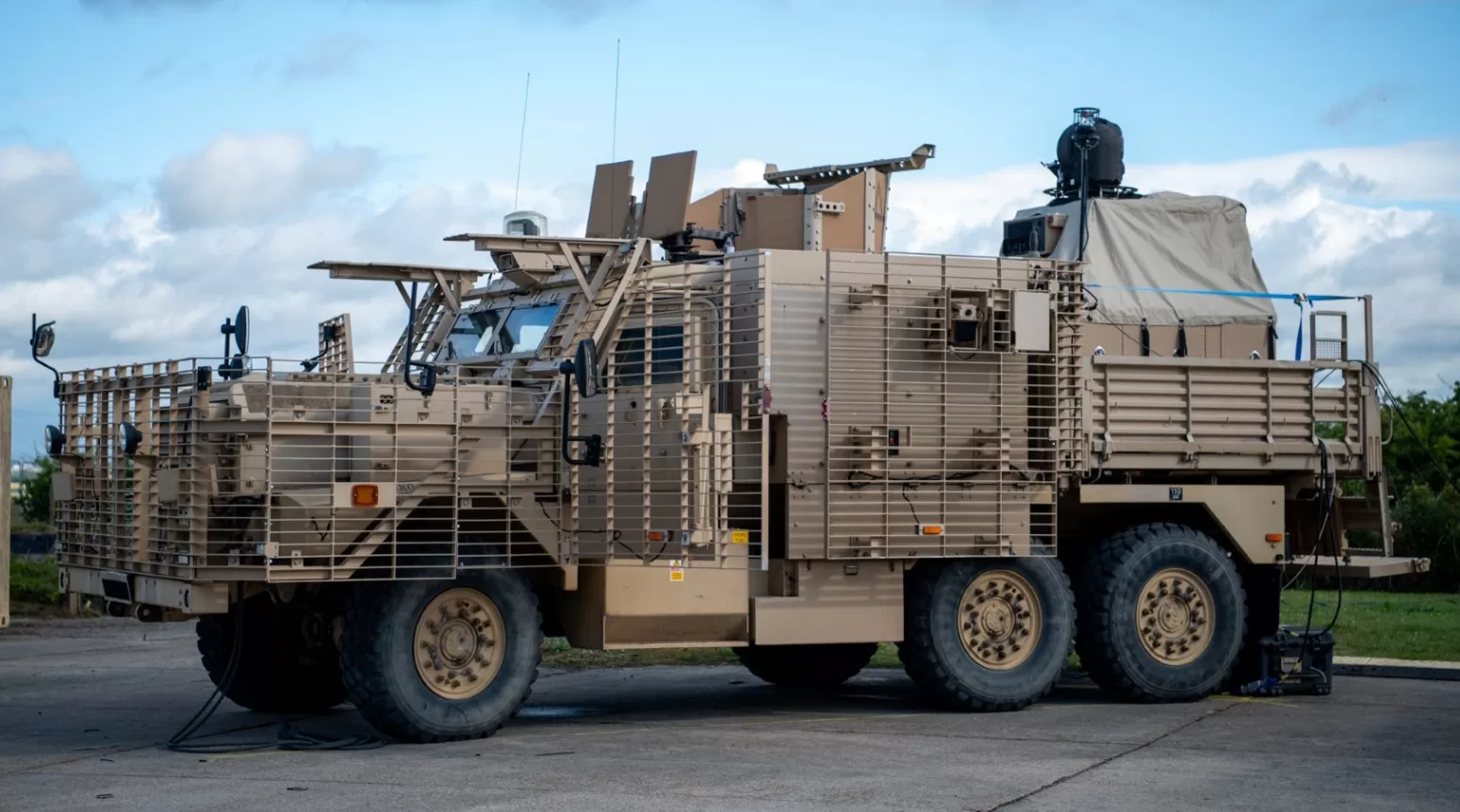 Лазерна система Raytheon на бронемашині Wolfhound / des.mod.uk