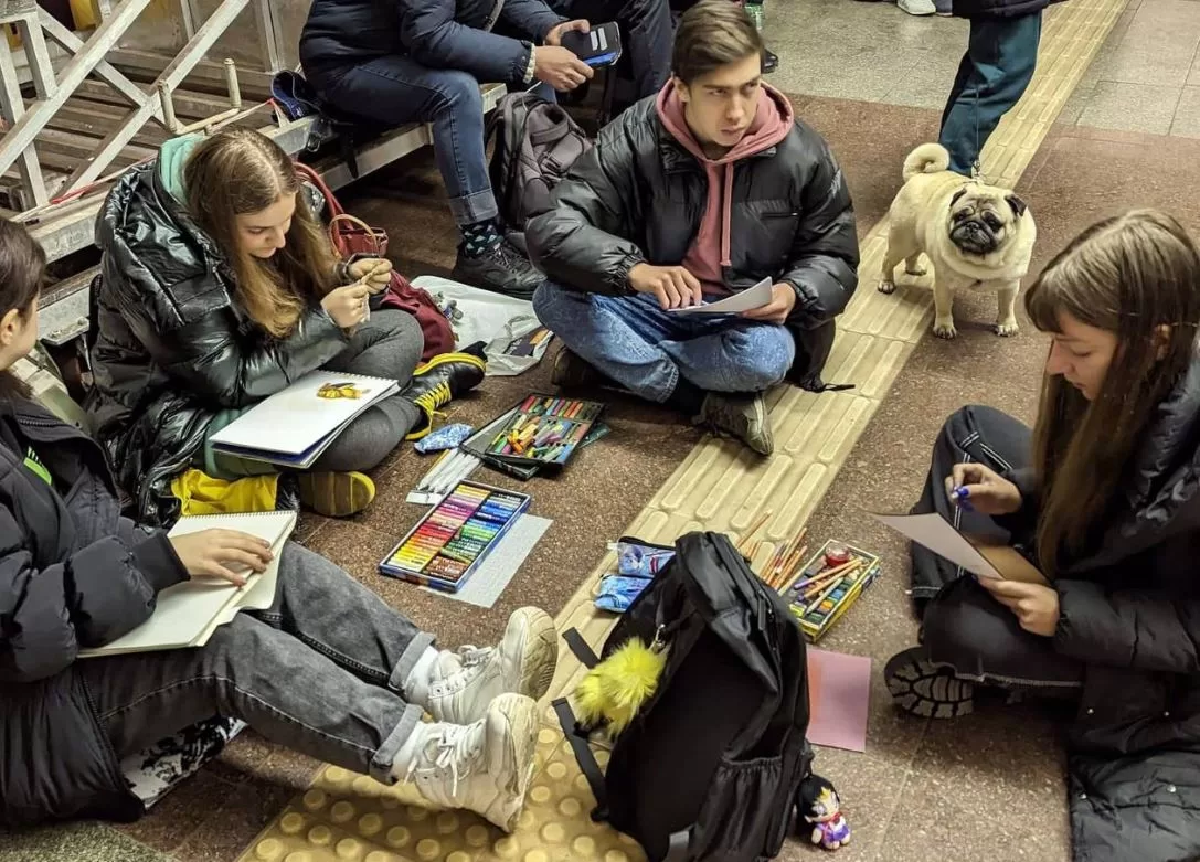 Студенты Киевского национального университета технологий и дизайна во время воздушной тревоги / Фото: Минкульт