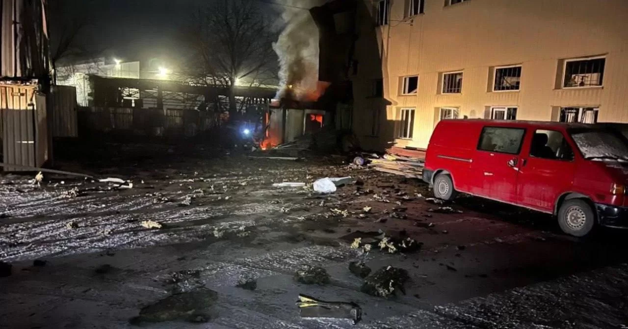 Наслідки падіння уламків “шахеда” у Дарницькому районі Києва  14 грудня 2024 / Фото Нацполіція