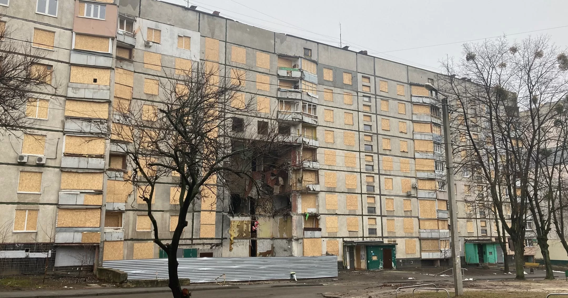 Ілюстративне фото. Будинок по вулиці Нескорених у Харкові, грудень 2024 року / Фото Суспільне Харків