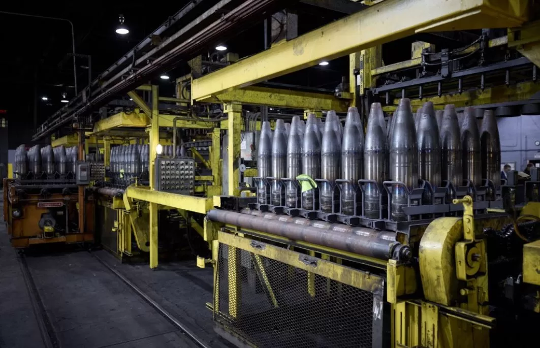 Виготовлення артилерійських боєприпасів на заводі у Пенсильванії США / Фото: Офіс президента України