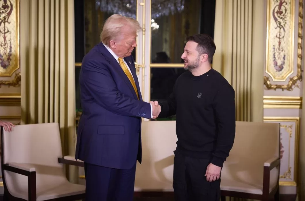 Избранный президент США Дональд Трамп и президент Украины Владимир Зеленский во время встречи в Париже / Фото: Офис президента Украины
