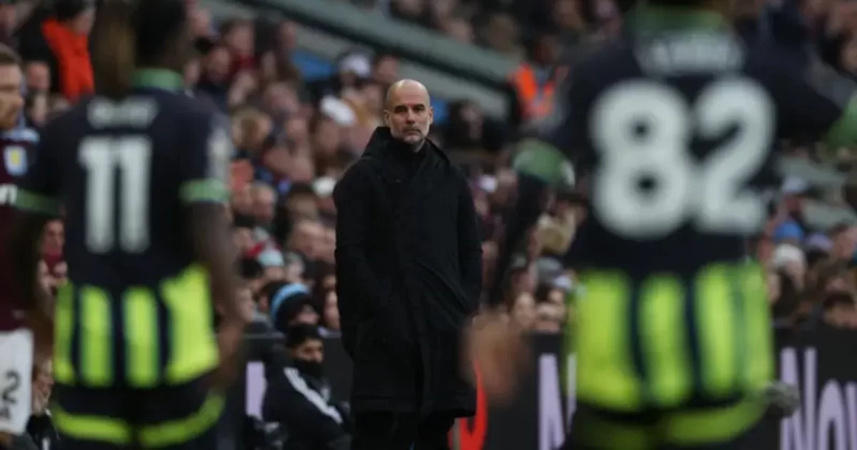 Тренер «Ман Сити» Пеп Гвардиола во время матча с «Астон Виллой» / Фото Reuters