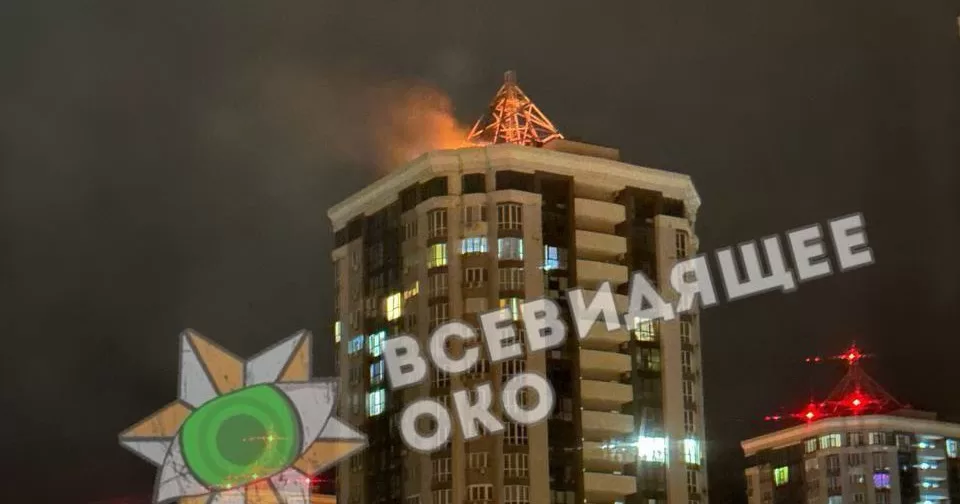 Пожежа на даху 25-типоверхівки у Броварах / Фото @oko_ua