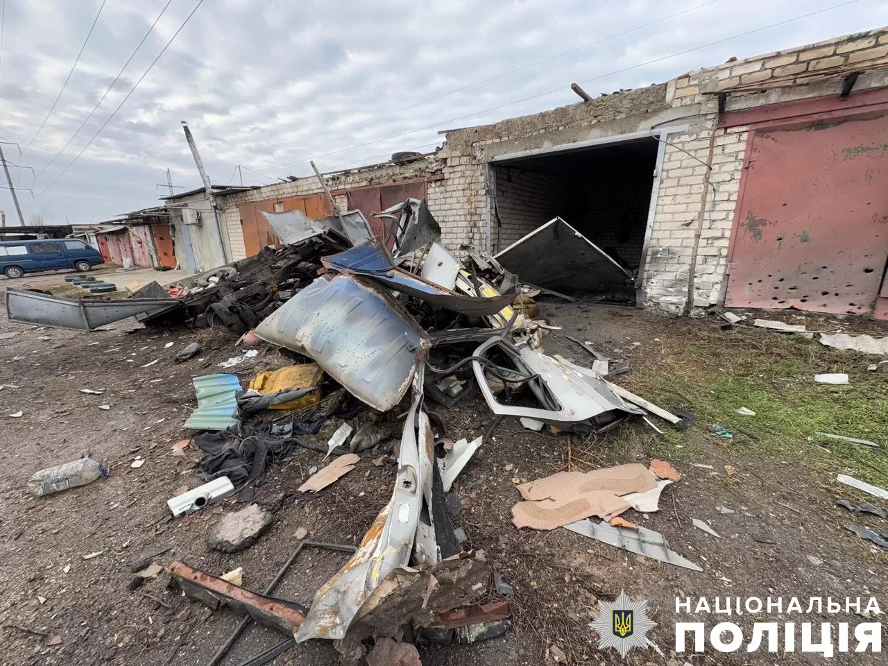 Уничтоженная в результате обстрела машина в Херсонской области / Фото: Полиция Херсонщины