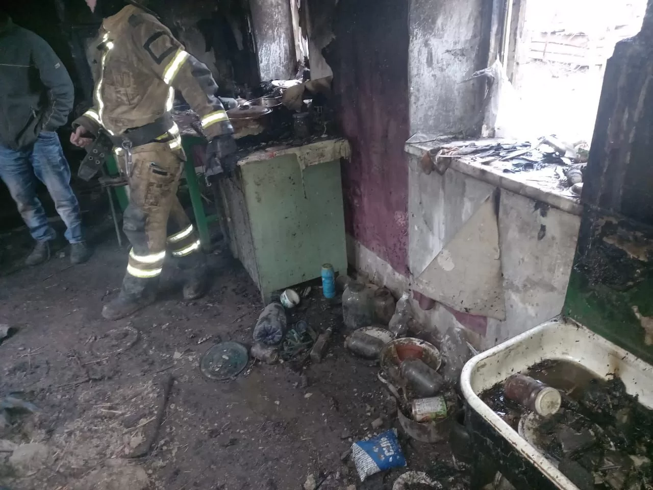 Спасатели на месте пожара в Лозовском районе / Фото: Полиция Харьковской области